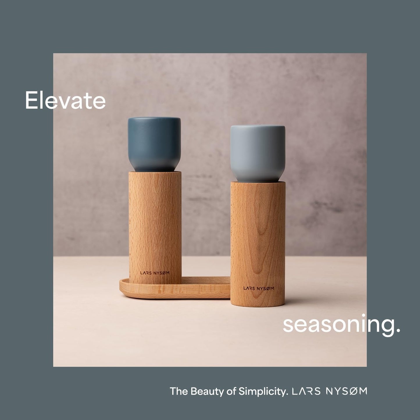 LARS NYSØM Wooden Salt and Pepper Grinder Set Manual with Tray - Salt and Pepper Mills with Adjustable Ceramic Grinder - Elegant Beechwood Pepper and Salt Mill Set for Dining Table (Black/White)