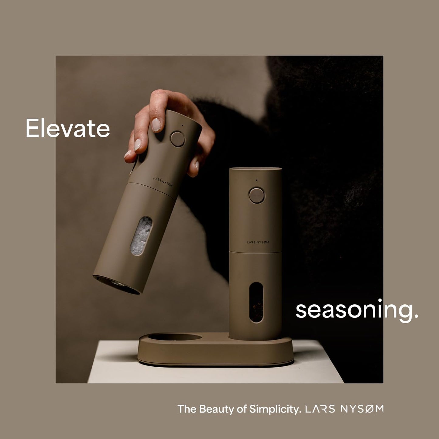 LARS NYSØM Electric Salt and Pepper Grinder Set, USB Rechargeable, Automatic Salt and Pepper Mills, Spice Shakers Refillable with LED Light, Adjustable Coarseness, Ceramic Grinder (Black/White)