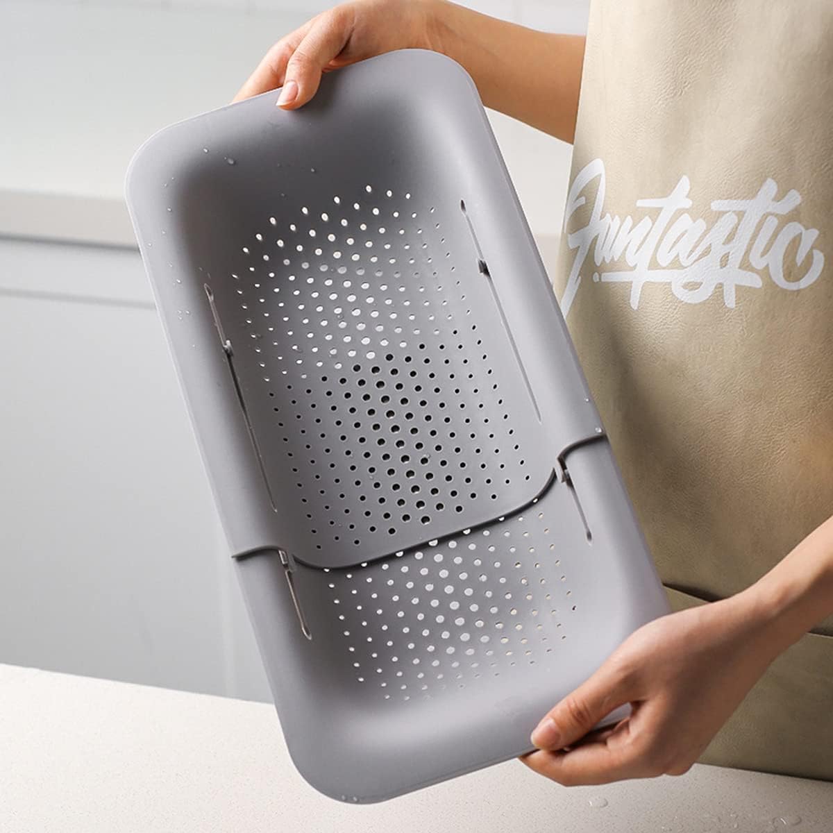 Collapsible Sink Colanders and Strainers Basket Over the Sink Colander Collapsible Colander Extendable Plastic Fruit Vegetable Strainer Drainer Basket for Kitchen (Length 14.3 inch-19.4 inch) (Gray)