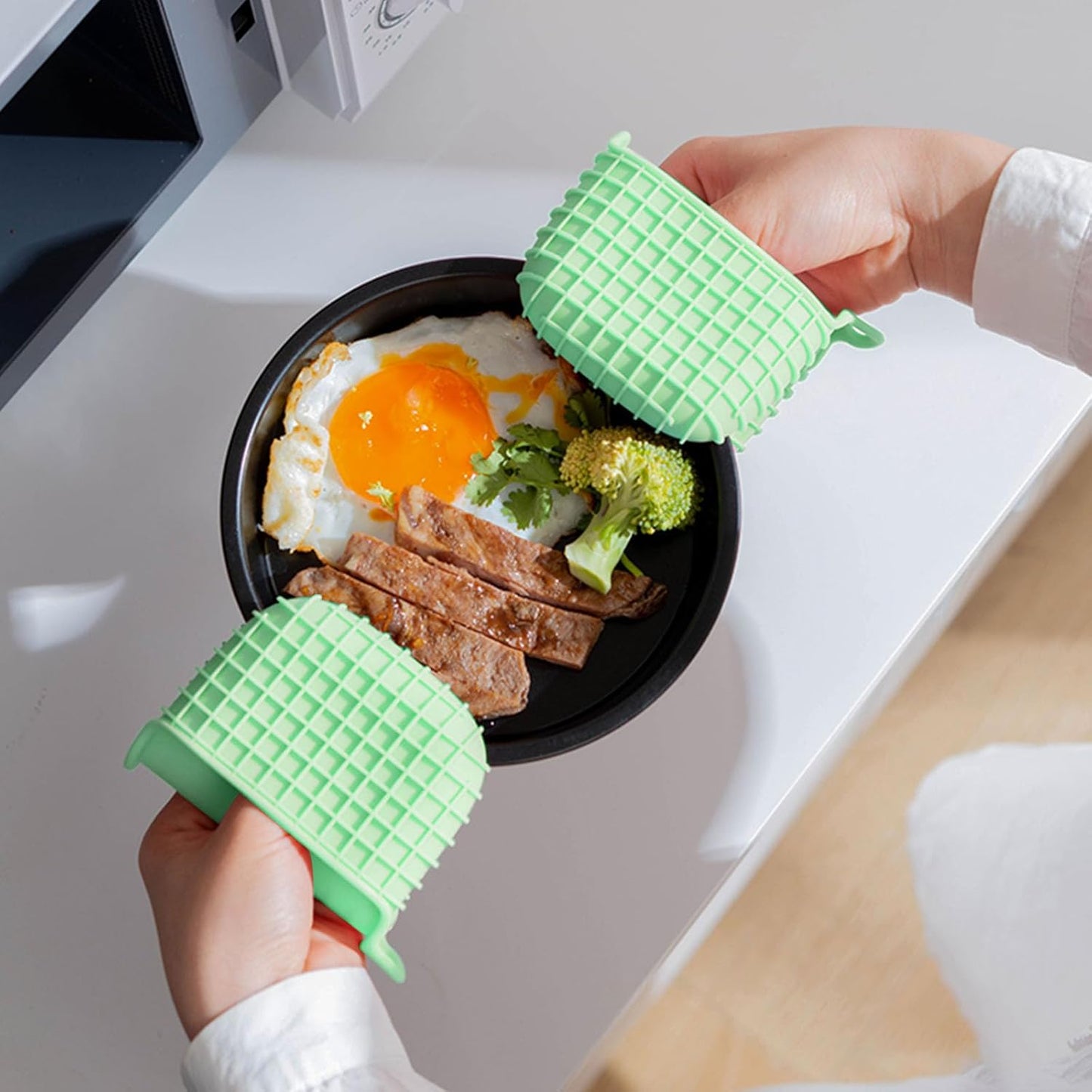 Mini Silicone Oven Mitts Set, Oven Mitts Heat Insulation, Oven Gloves for Kitchen Cooking and Baking, Protecting Fingers Mini Oven Hand Clips are Sold in Pairs (Square-Green)