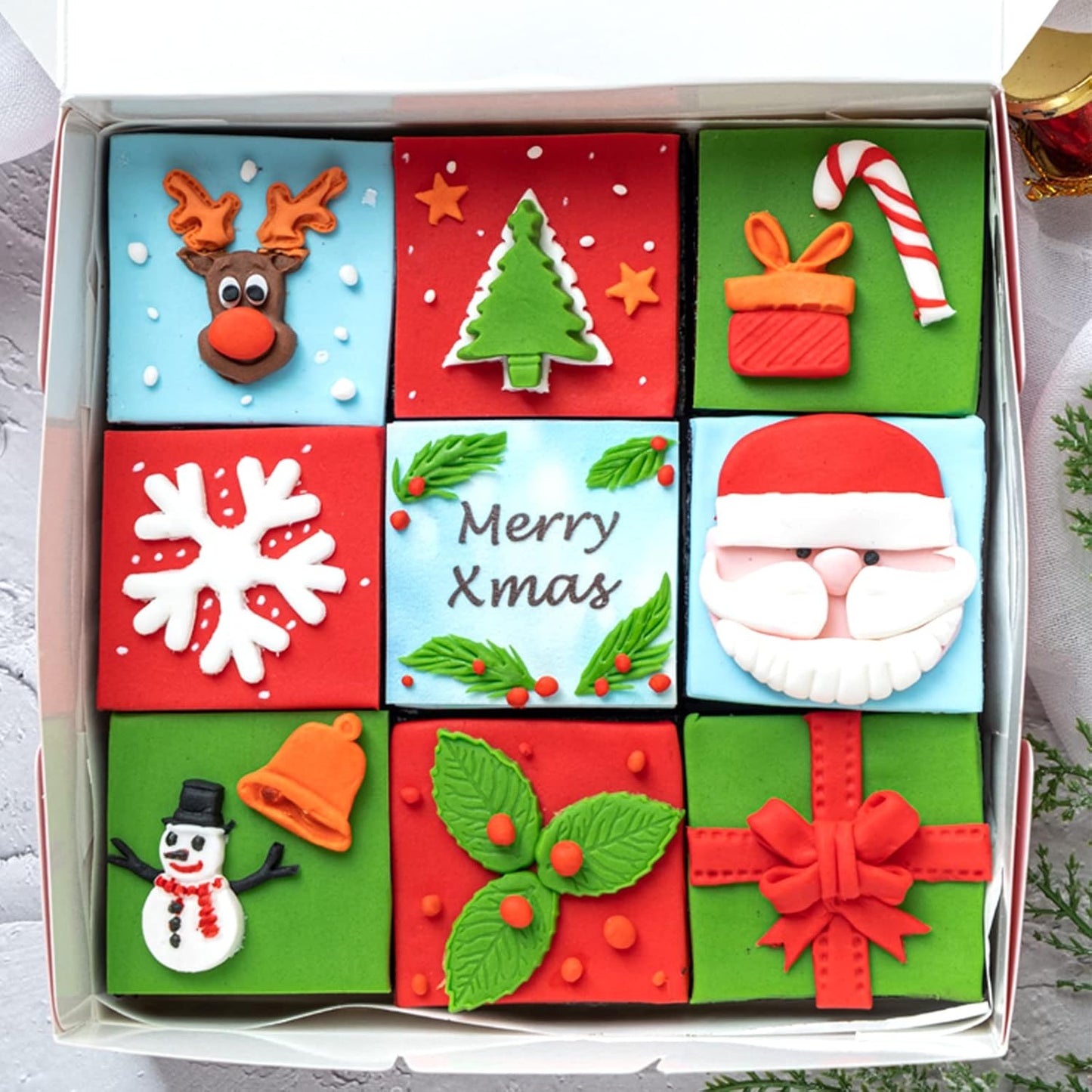 Christmas Silicone Molds Snowflake Molds Mini Xmas Fondant Chocolate Candy Cake Molds Christmas Snowman Tree Snowflake Holly Leaves Santa Claus Baking Molds for Xmas New Year Party Cake Decor