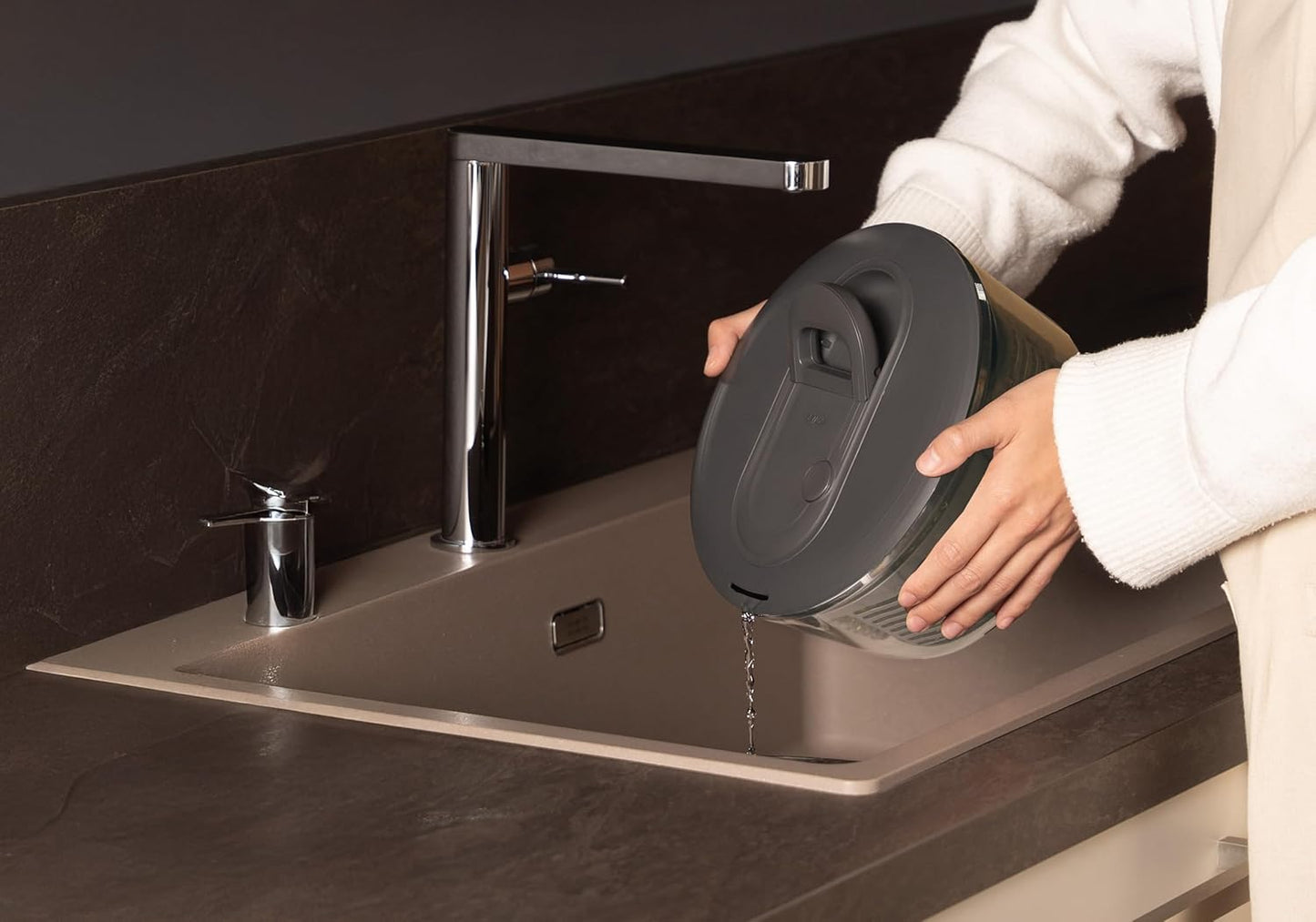 Zyliss Easy Spin Salad Spinner - Fruit & Veggie Dryer - Produce Spinner & Cleaner for Salad Prep - Dishwasher-Safe Kitchen Essential - Non-Slip Bowl with Pull Handle - Grey Easy Spin Small