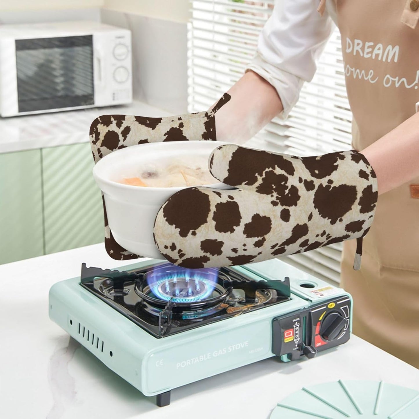 Brown Cowhide Oven Mitts and Pot Holders Sets Silicone Brown Cow Print Kitchen Mitts Cowhide Skin Pattern Potholders Heat Resistant 4Pcs Oven Gloves Hot Pads for Kitchen Baking Cooking