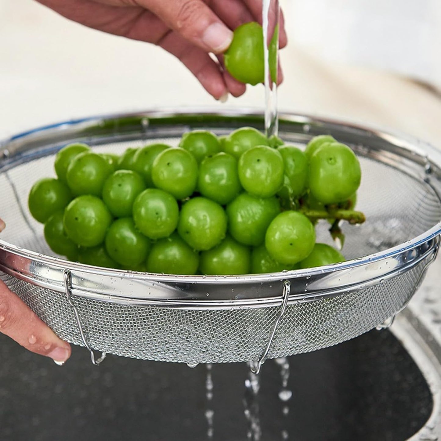 Fine Mesh Strainer for Kitchen, Stainless Steel Colander Bowl for Pasta, Rice, Fruit, Metal Net Baskets with Resting Base - Strain, Drain, Rinse （Diameter 11.02 inch）