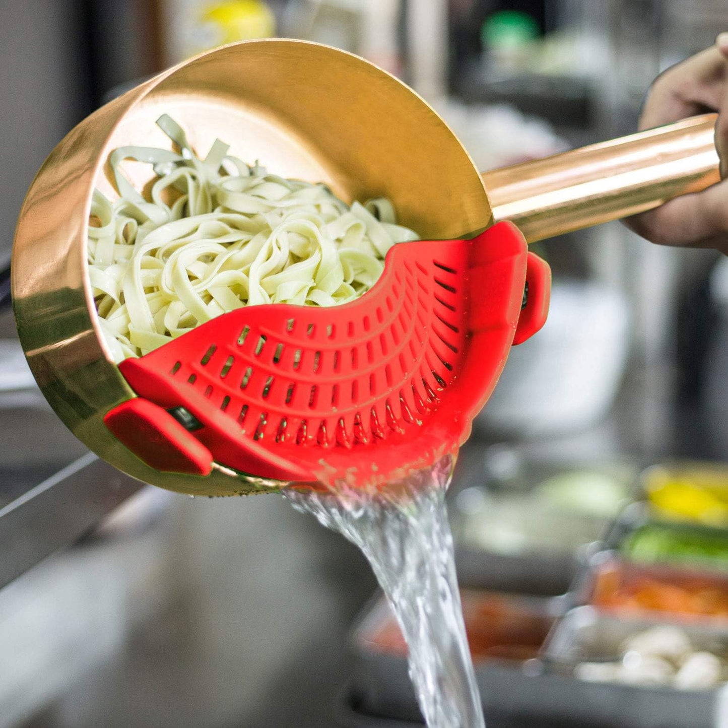 Clip On Strainer Silicone for all Pots and Pans, AUOON Pasta Strainer Clip on Food Strainer for Meat Vegetables Fruit Silicone Kitchen Colander