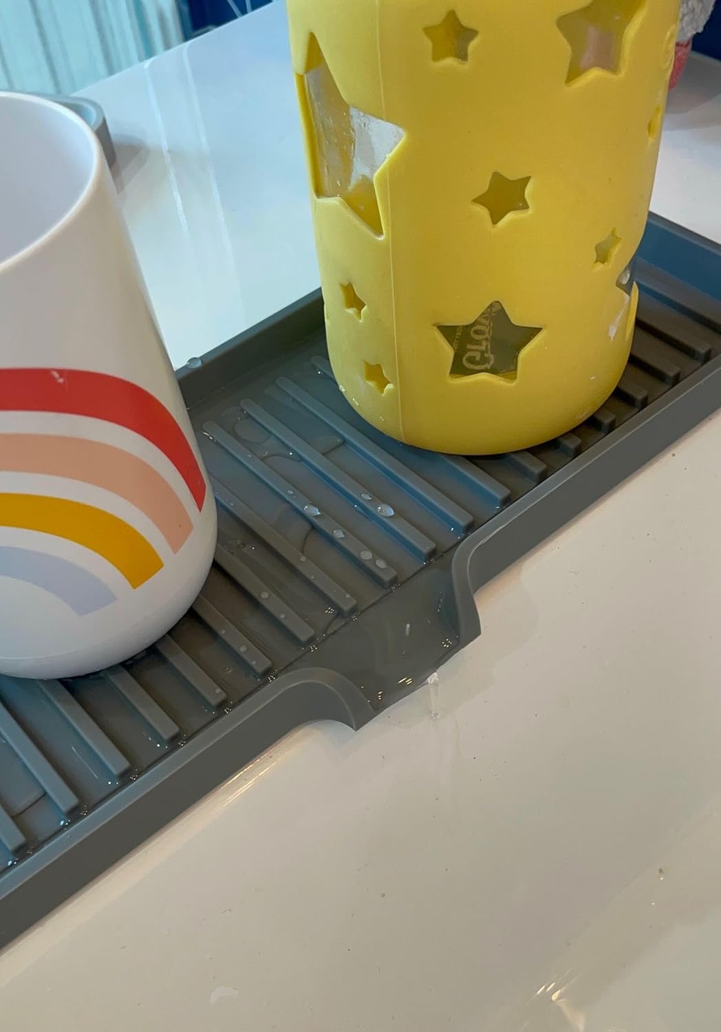 Happitasa Silicone Soap Dish Tray and Sponge Holder with Drain Chute | Bathroom and Kitchen Sink Organizer Caddy (Grey, 12"x4", 7.4 Ounces)