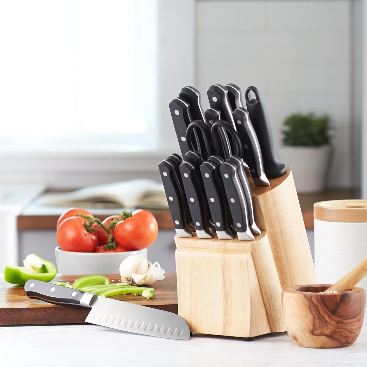 Amazon Basics 18 Pieces Premium High-Carbon Stainless Steel Blades with Pine Wood Knife Block Set,Kitchen, Black