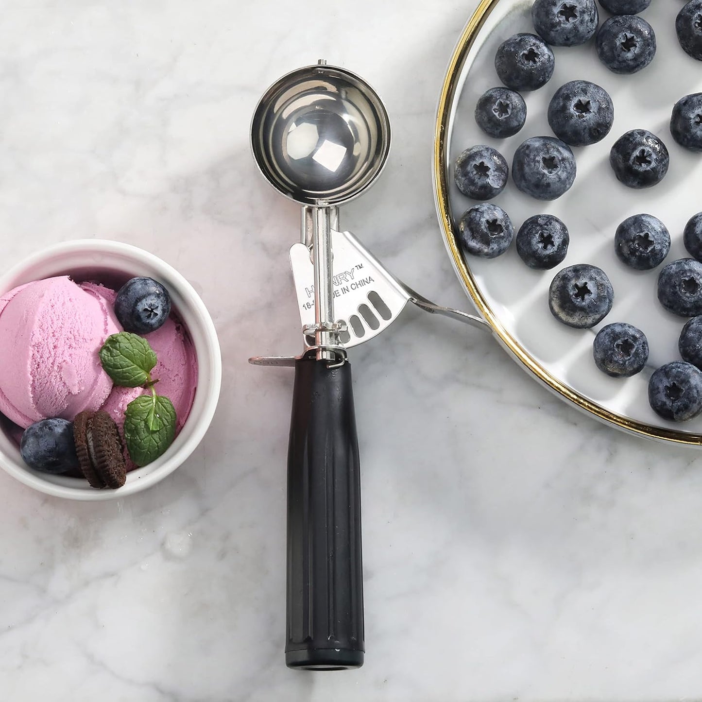 New Star Foodservice 34882 Commercial-Grade Thumb Press Food Disher/Ice Cream Scoop, 18/8 Stainless Steel, 1.25 oz, Size 30, Black