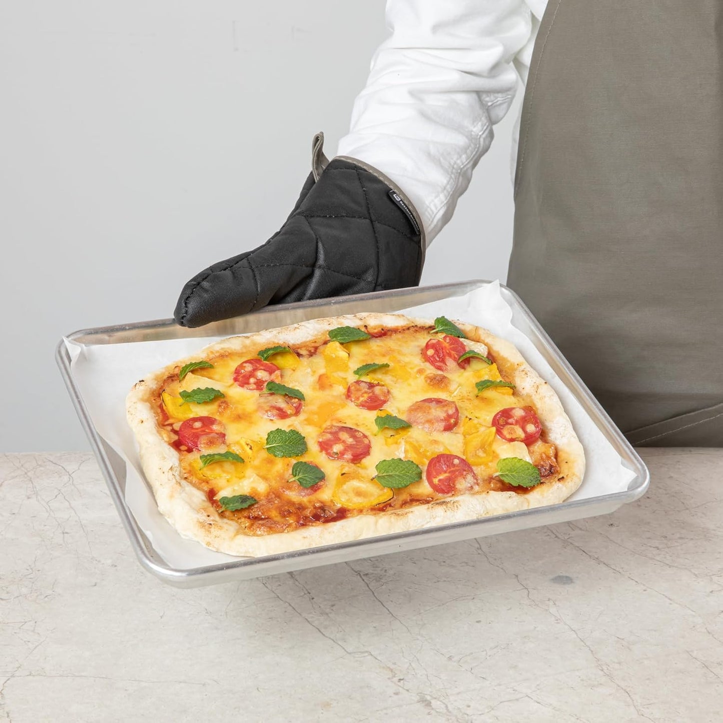 Restaurantware 13.7 x 8 Inch Heavy-Duty Oven Mitt 1 Flame Retardant Heat-Resistant Kitchen Glove - With Thumb Guard Hanging Loop Black Cotton Quilted Glove Heat-Resistant For Cooking And Baking