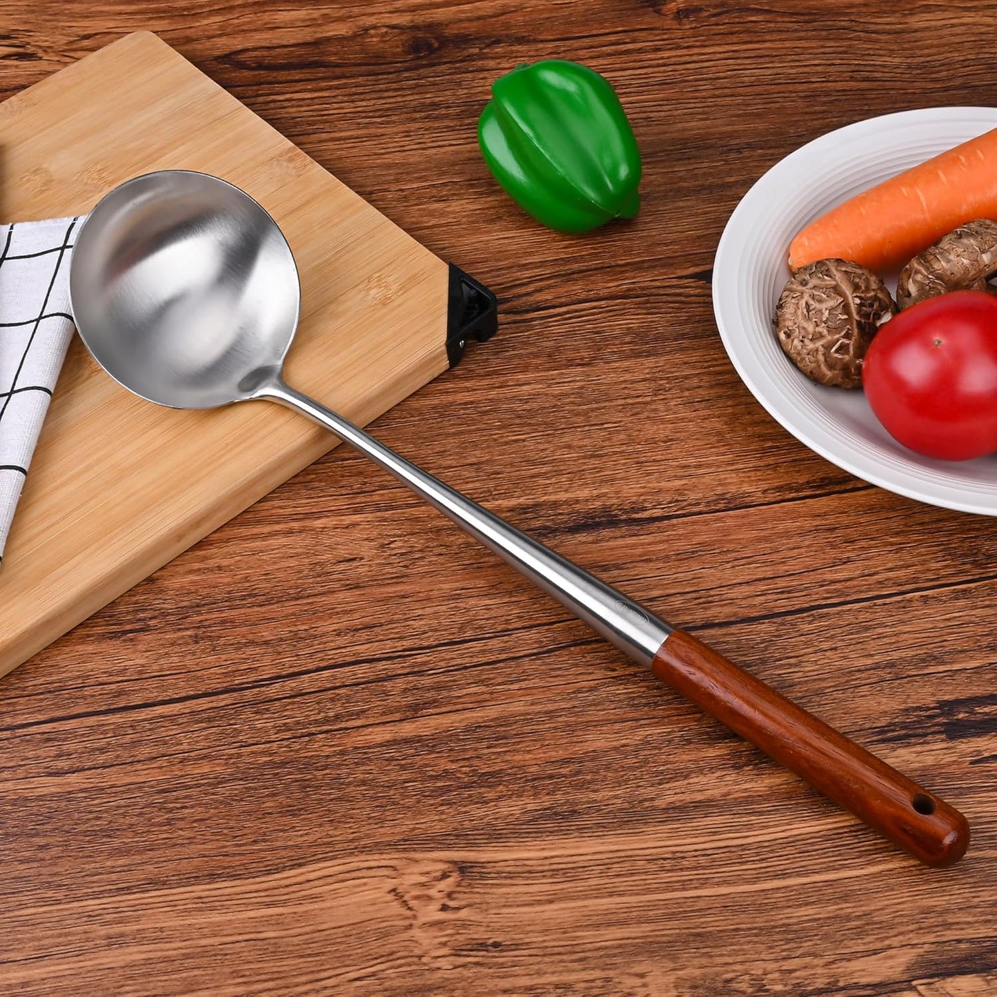FJNATINH Soup Ladle, Stainless Steel Cooking Ladle for Soup Sauces, Kitchen Ladle Spoon with Heat-proof Wooden Handle, Easy to Clean